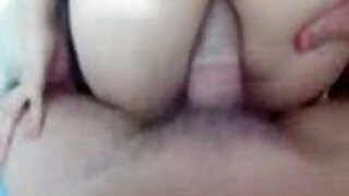एक प्यारा एशियाई श्यामला आफैं बन्द हुँदैछ