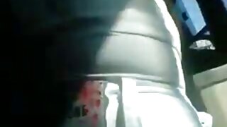 Milf एउटा डिक ह्यान्डल गर्दैछ