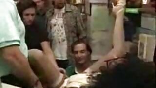 किशोर उनको घुँडा टेक्दै थिचिरहेका छन्