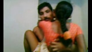 विदेशी बच्चा बाहिर जान चाहन्छ
