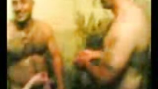 श्यामला आफ्नो योनी मसाज गर्दै छ