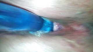 BBW नग्न र कालो कुकुर निल्दै
